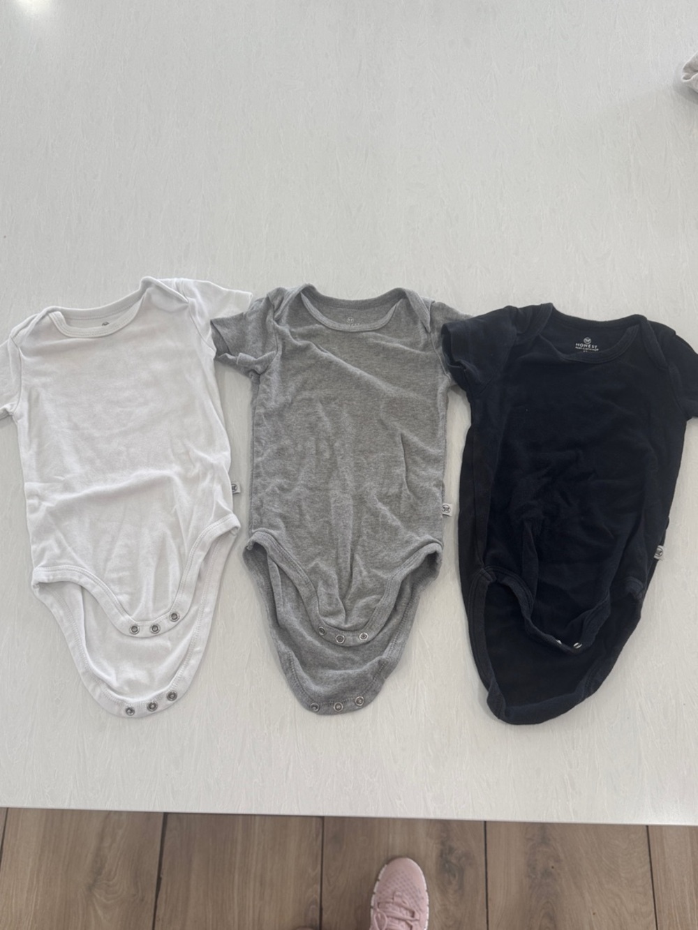 Honest Baby Organic Cotton set of 3 Short-Sleeve Onesies 12 Months